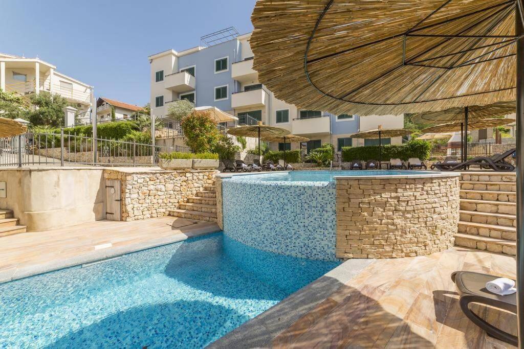 Apartment Livia Слатине Екстер'єр фото