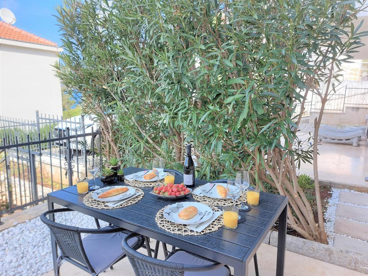 Apartment Livia Слатине Екстер'єр фото