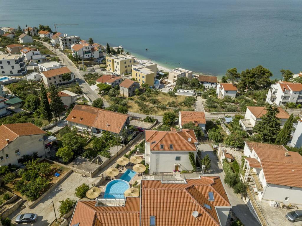 Apartment Livia Слатине Екстер'єр фото