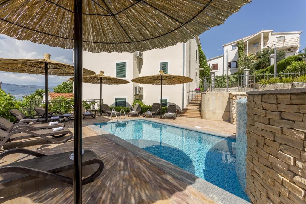Apartment Livia Слатине Екстер'єр фото