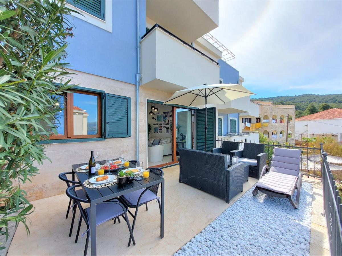 Apartment Livia Слатине Екстер'єр фото