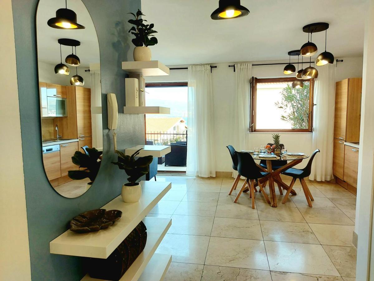 Apartment Livia Слатине Екстер'єр фото