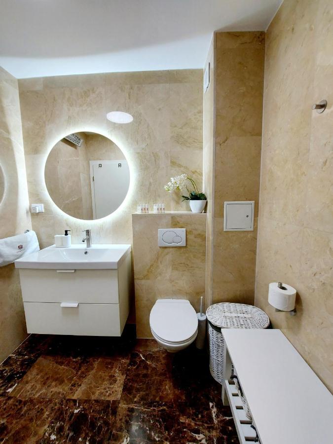 Apartment Livia Слатине Екстер'єр фото