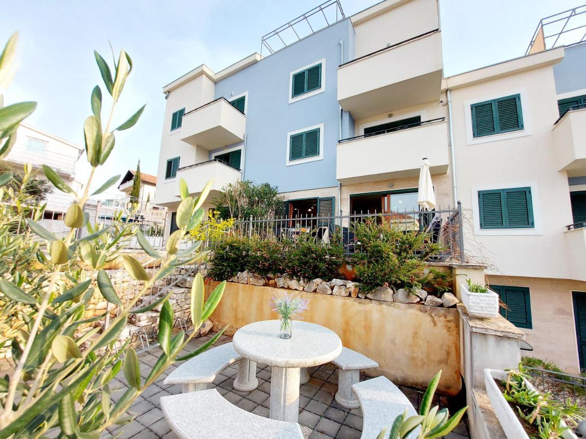 Apartment Livia Слатине Екстер'єр фото
